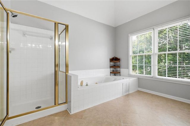 10805 Glenhurst Pass, Johns Creek, GA 30097