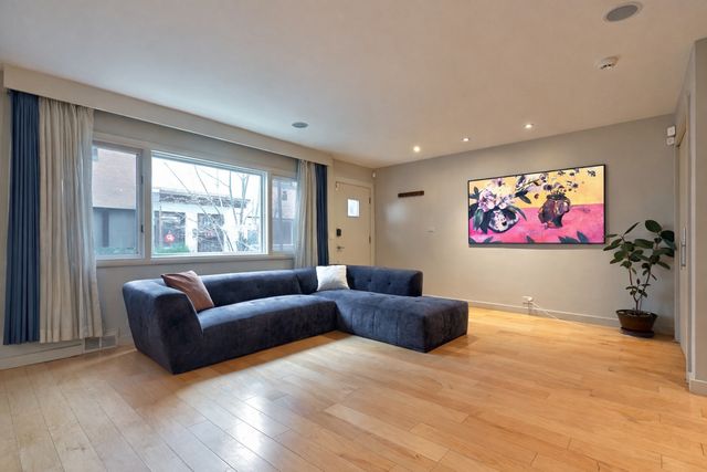 419 W Briar Place B, Chicago, IL 60657