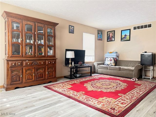 1113 Smithfarm Avenue, Akron, OH 44305