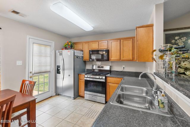 1599 W Madison Cove, Southaven, MS 38671