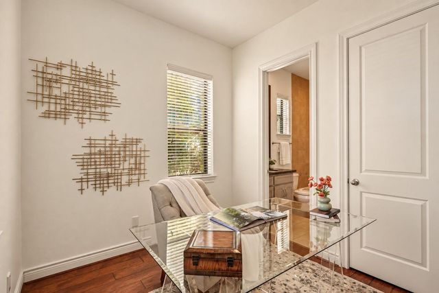 1102 Sherwood Run, Houston, TX 77043