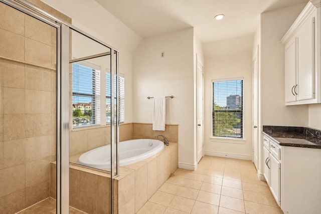 1102 Sherwood Run, Houston, TX 77043