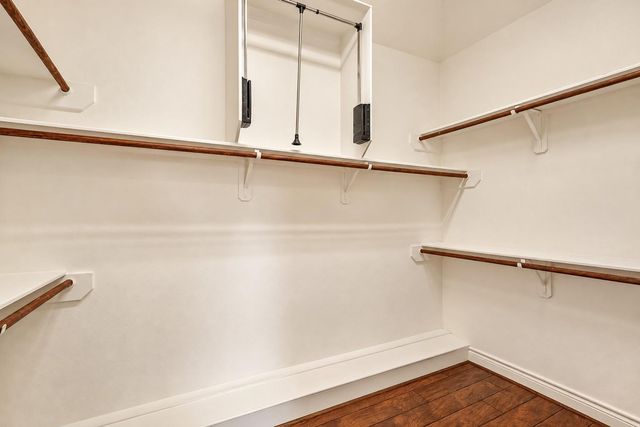1102 Sherwood Run, Houston, TX 77043