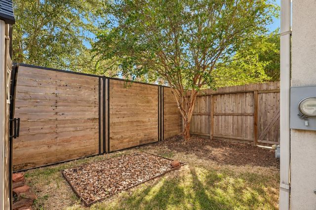 1102 Sherwood Run, Houston, TX 77043