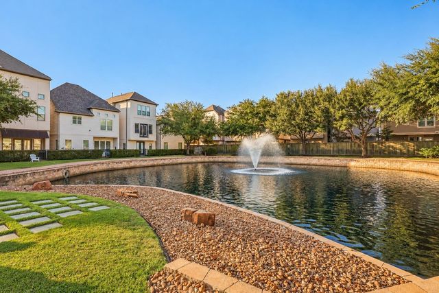 1102 Sherwood Run, Houston, TX 77043