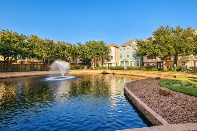 1102 Sherwood Run, Houston, TX 77043