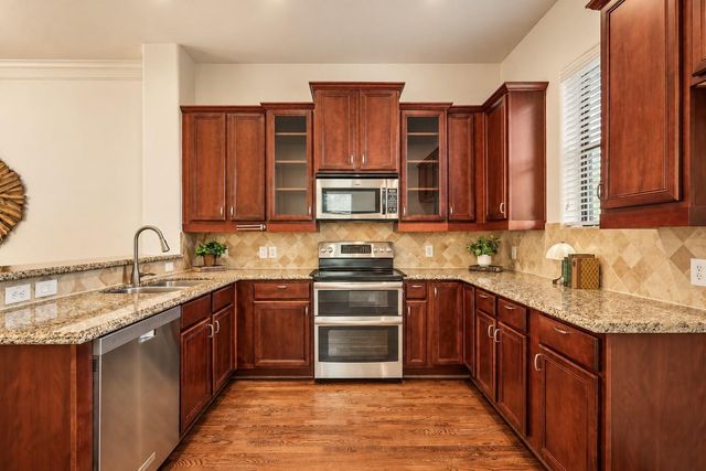 1102 Sherwood Run, Houston, TX 77043