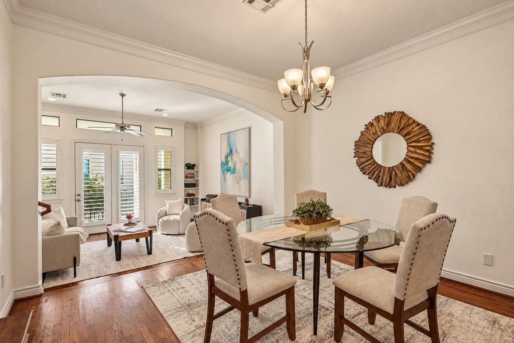 1102 Sherwood Run, Houston, TX 77043