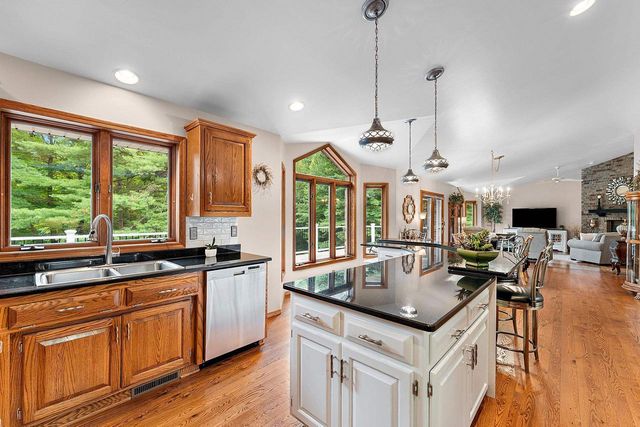 2727 BROOK HILLS DRIVE, Suamico, WI 54313