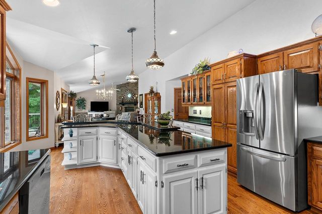 2727 BROOK HILLS DRIVE, Suamico, WI 54313