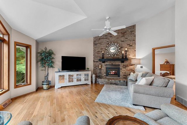 2727 BROOK HILLS DRIVE, Suamico, WI 54313