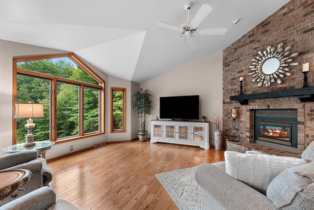 2727 BROOK HILLS DRIVE, Suamico, WI 54313