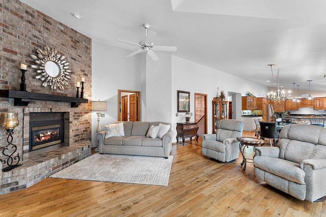 2727 BROOK HILLS DRIVE, Suamico, WI 54313