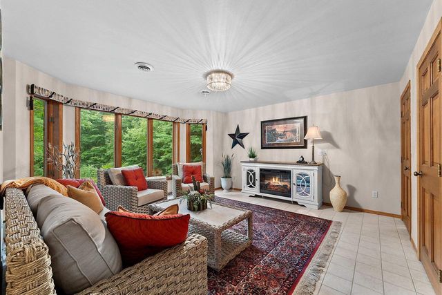2727 BROOK HILLS DRIVE, Suamico, WI 54313