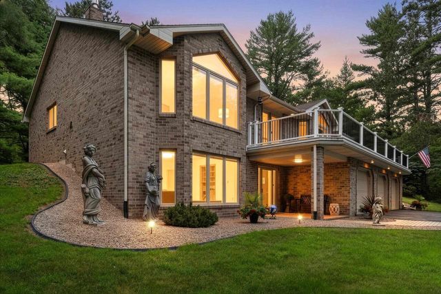 2727 BROOK HILLS DRIVE, Suamico, WI 54313