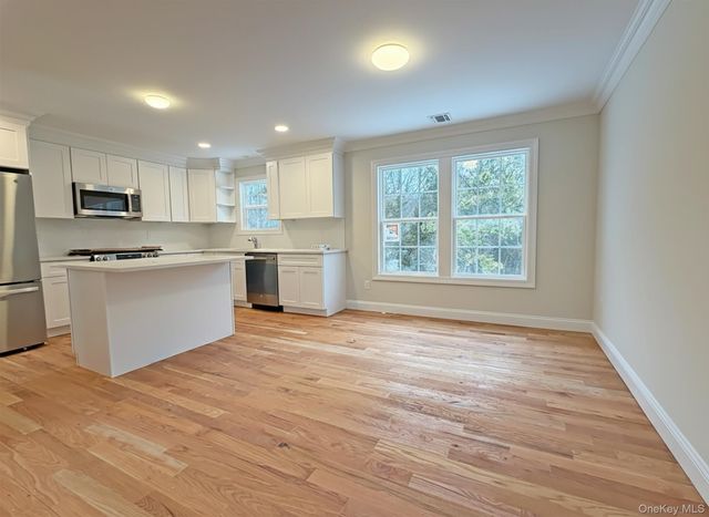 103 Brookfield Avenue B, Center Moriches, NY 11934