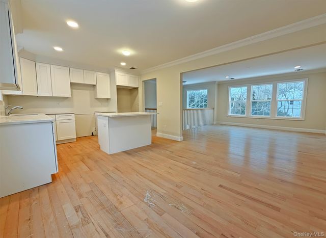 103 Brookfield Avenue B, Center Moriches, NY 11934