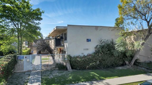 17926 Schoenborn St, Northridge, CA 91325