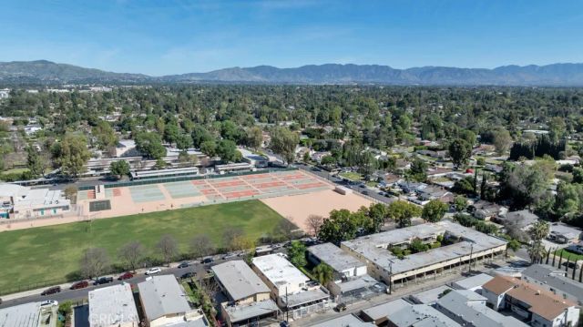 17926 Schoenborn St, Northridge, CA 91325
