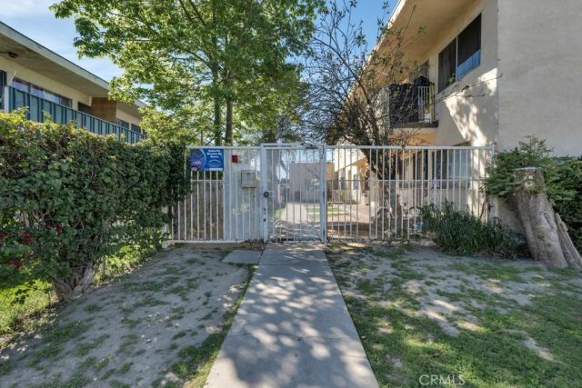 17926 Schoenborn St, Northridge, CA 91325