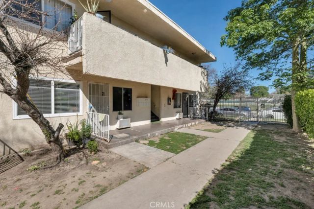 17926 Schoenborn St, Northridge, CA 91325