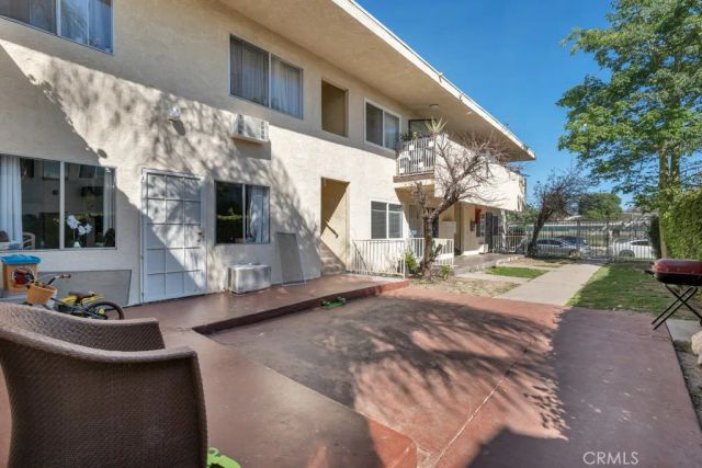 17926 Schoenborn St, Northridge, CA 91325