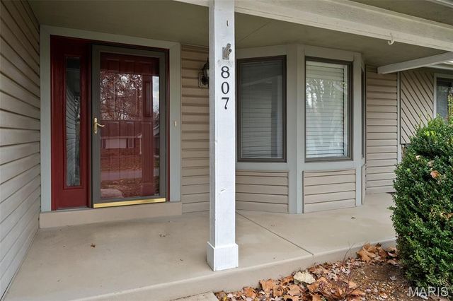 807 Briarwood Court, Lake St Louis, MO 63367