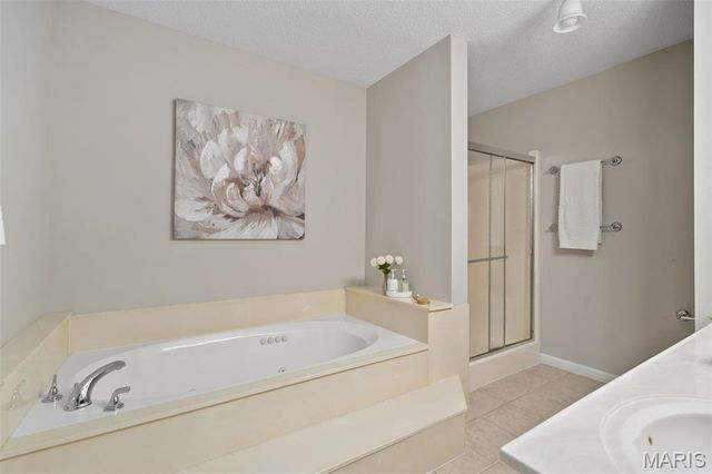 807 Briarwood Court, Lake St Louis, MO 63367