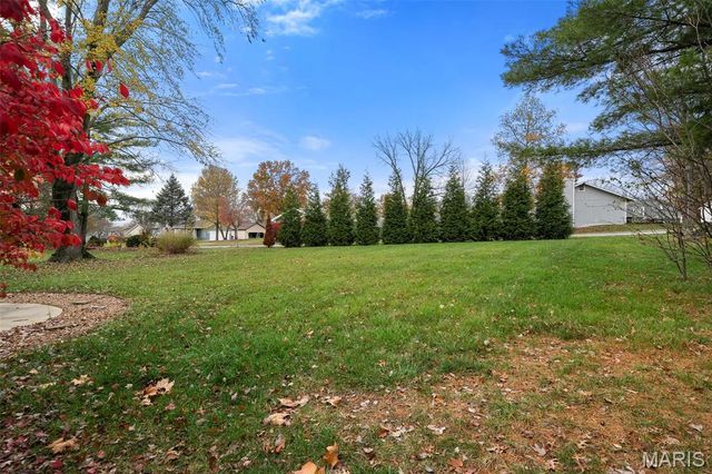 807 Briarwood Court, Lake St Louis, MO 63367