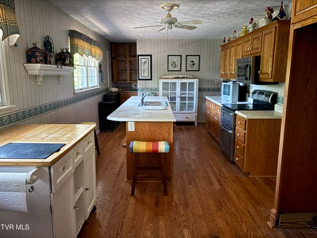 261 Hillmore Drive, Mountain City, TN 37683