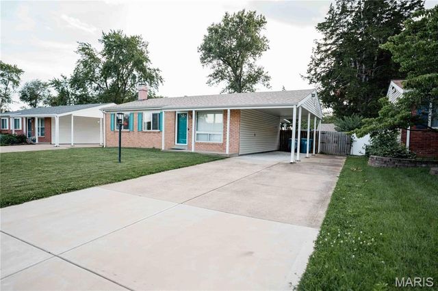 2845 Sugar Tree Lane, Maryland Heights, MO 63043