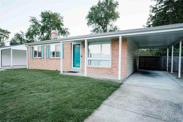 2845 Sugar Tree Lane, Maryland Heights, MO 63043