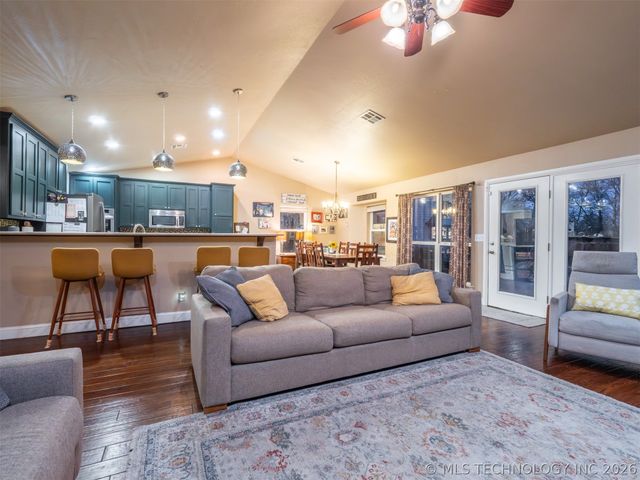 216 Peaceable Ridge, Mcalester, OK 74501