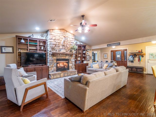 216 Peaceable Ridge, Mcalester, OK 74501