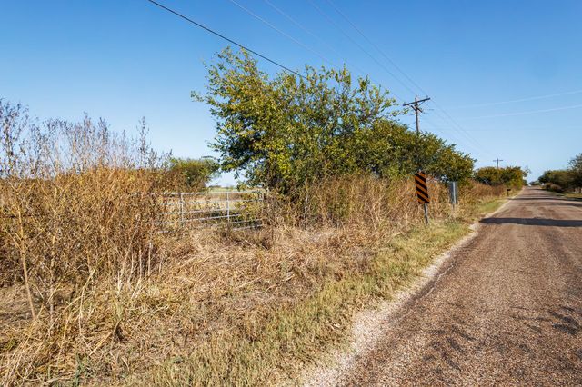 5814 Woodard Avenue, Cleburne, TX 76033