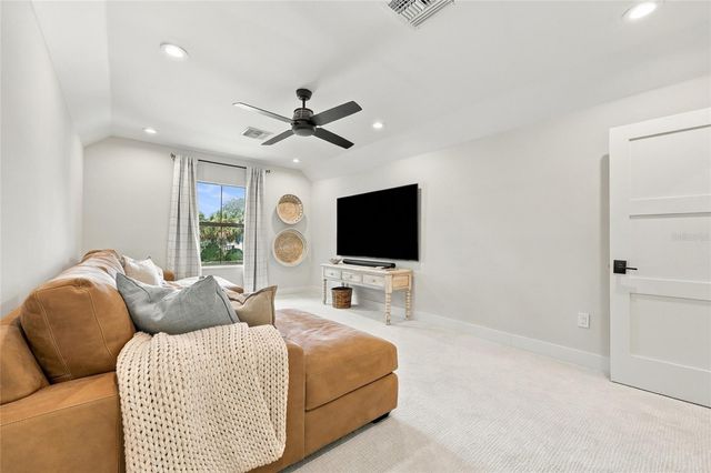 15210 E OAKLAND AVENUE, Winter Garden, FL 34787