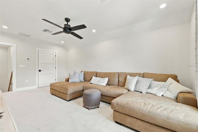 15210 E OAKLAND AVENUE, Winter Garden, FL 34787