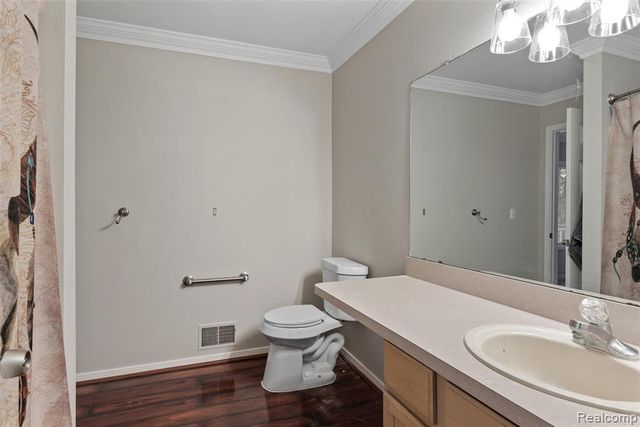 8732 Elizabeth Lake Road, White Lake, MI 48386