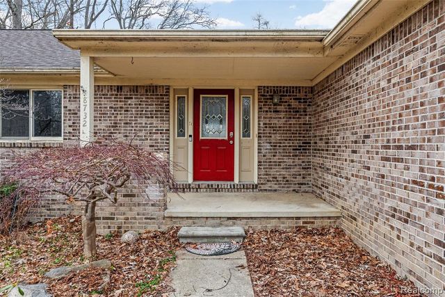 8732 Elizabeth Lake Road, White Lake, MI 48386