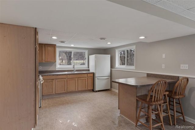 8732 Elizabeth Lake Road, White Lake, MI 48386