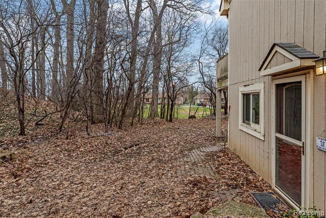 8732 Elizabeth Lake Road, White Lake, MI 48386