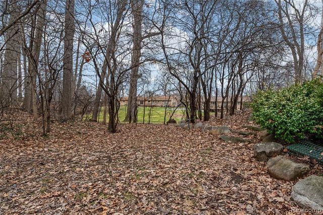 8732 Elizabeth Lake Road, White Lake, MI 48386