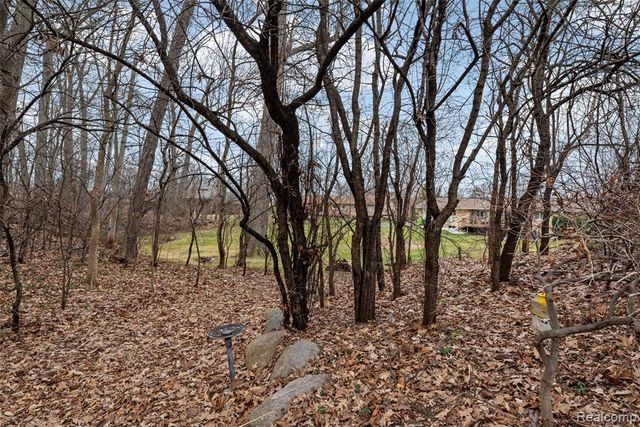 8732 Elizabeth Lake Road, White Lake, MI 48386