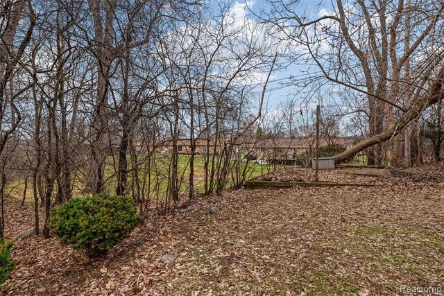 8732 Elizabeth Lake Road, White Lake, MI 48386