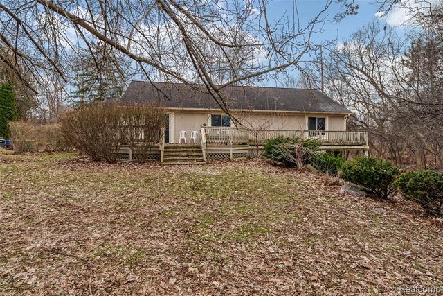 8732 Elizabeth Lake Road, White Lake, MI 48386