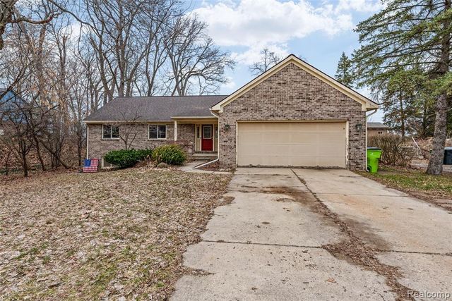 8732 Elizabeth Lake Road, White Lake, MI 48386