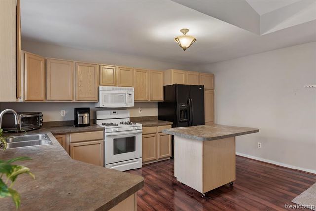 8732 Elizabeth Lake Road, White Lake, MI 48386