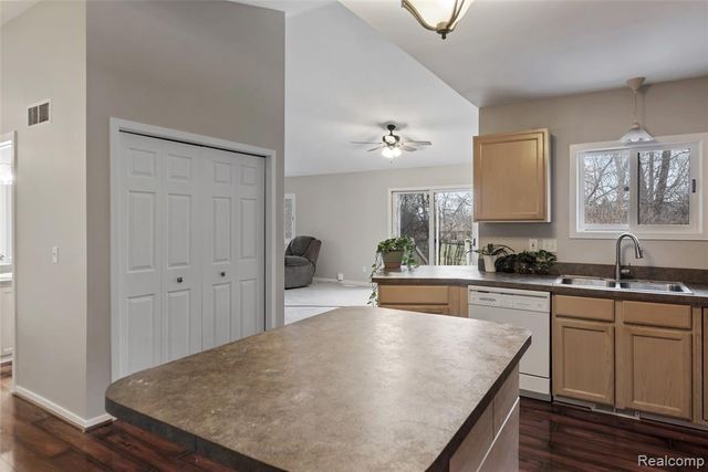 8732 Elizabeth Lake Road, White Lake, MI 48386