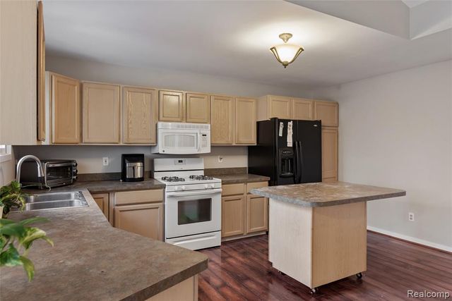 8732 Elizabeth Lake Road, White Lake, MI 48386