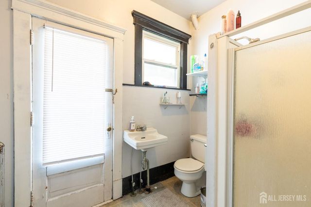 32 Suydam Street, New Brunswick, NJ 08901